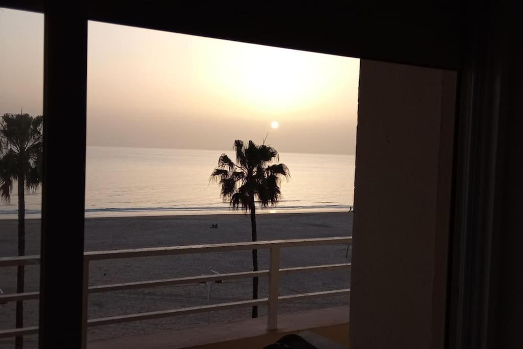 דירות Cadiz Paseo Maritimo Playa Victoria Frontal Mar מראה חיצוני תמונה