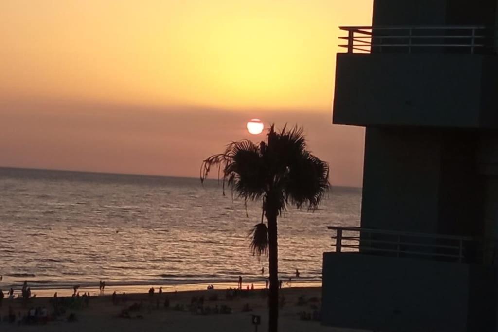 דירות Cadiz Paseo Maritimo Playa Victoria Frontal Mar מראה חיצוני תמונה